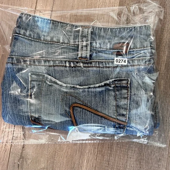 Silver Jeans Vintage Blue Frayed Denim Shorts - Picture 6 of 6